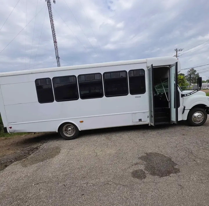 2013 International 3000 Shuttle Bus