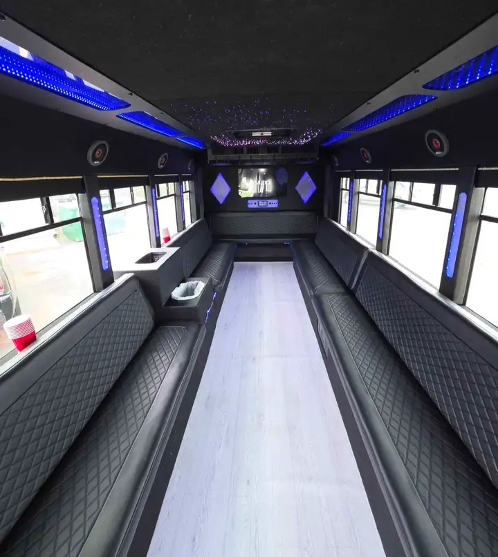 2013 International 3000 Shuttle Bus