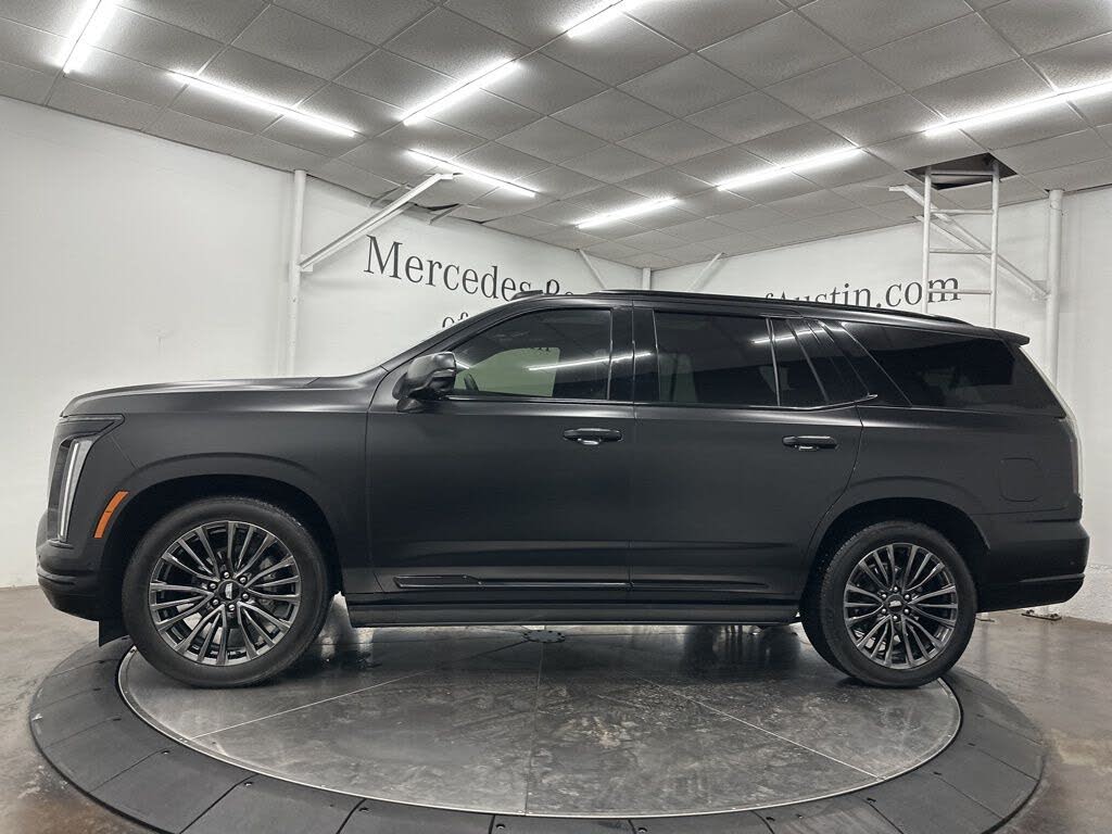 2025 Cadillac Escalade 4WD with 420 HP V8 Engine