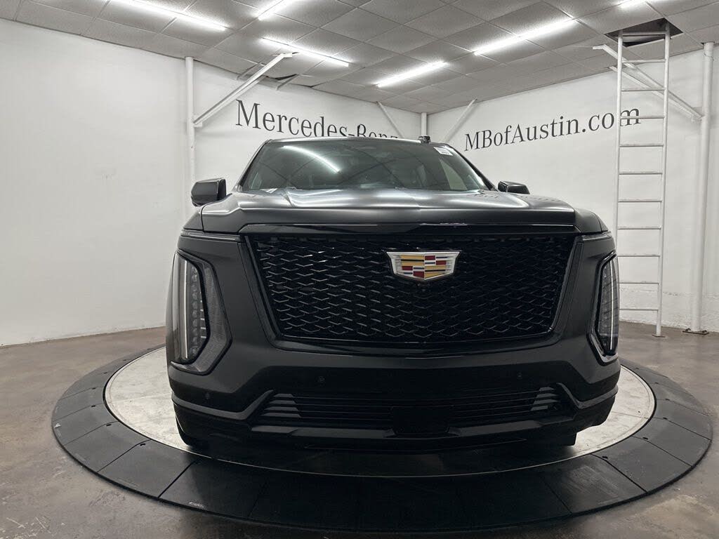 2025 Cadillac Escalade 4WD with 420 HP V8 Engine