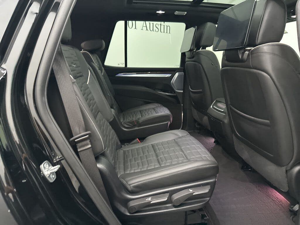 2025 Cadillac Escalade 4WD with 420 HP V8 Engine