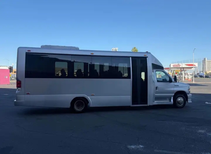 2013 Ford E-450 Shuttle Bus