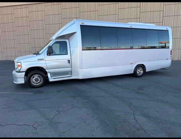 2013 Ford E-450 Shuttle Bus