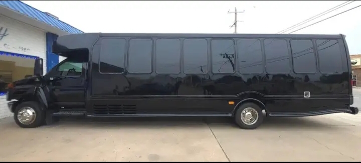 2005 Chevrolet C5500 Limo Bus
