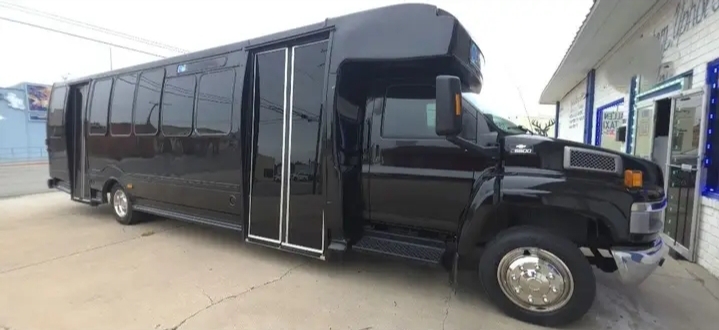 2005 Chevrolet C5500 Limo Bus