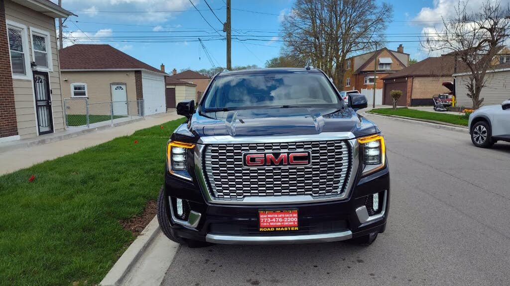 Spacious 2021 GMC Yukon XL Denali SUV
