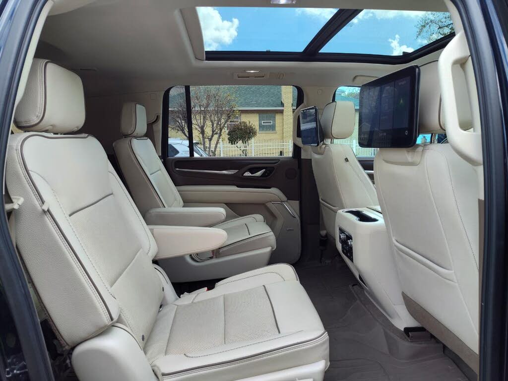 Spacious 2021 GMC Yukon XL Denali SUV
