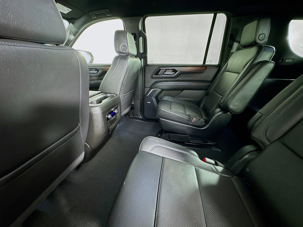 Low-Mileage 2025 GMC Yukon XL Denali 4WD SUV
