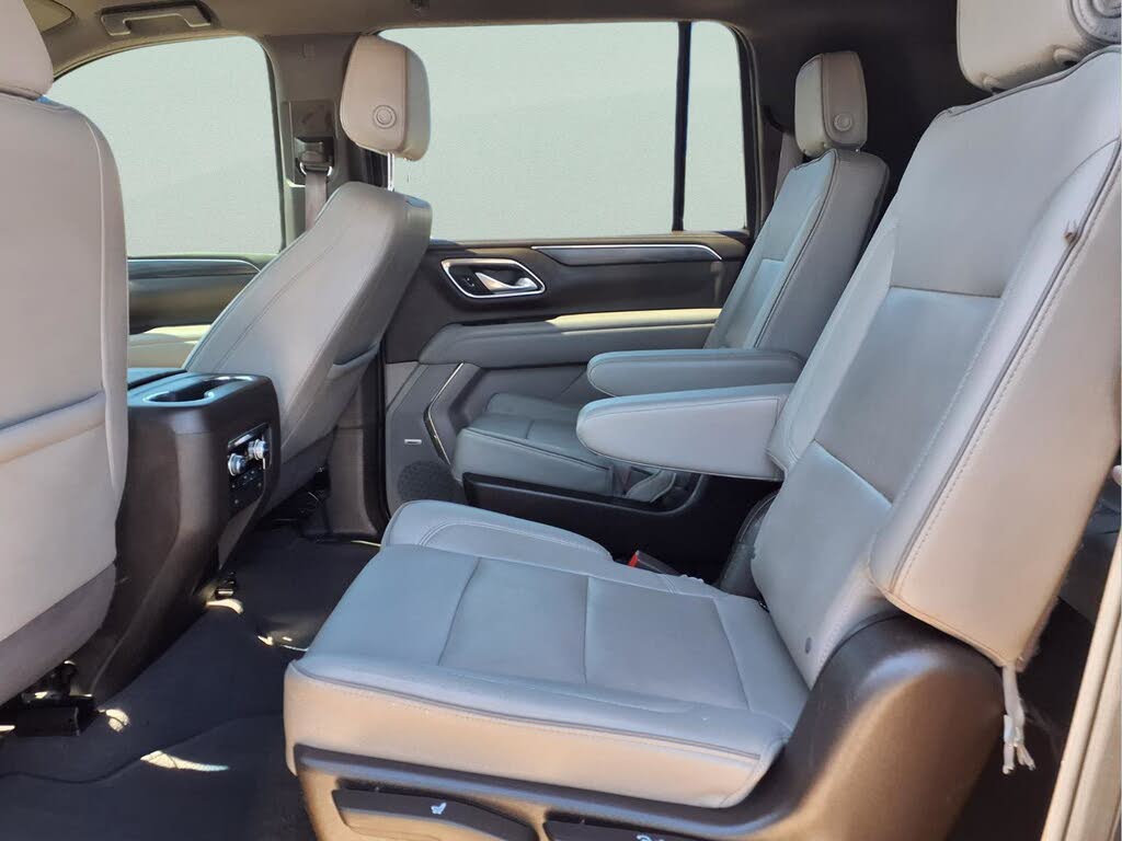 Spacious 2022 GMC Yukon XL SLT RWD SUV with V8 Power