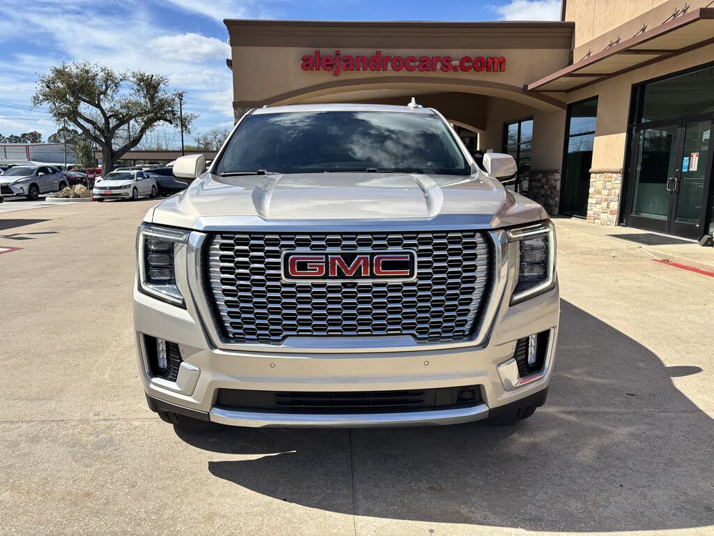 Spacious 2021 GMC Yukon XL Denali 4WD SUV