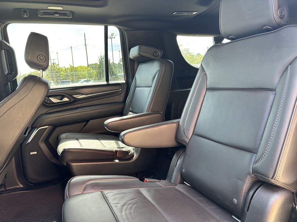 Spacious 2021 GMC Yukon XL Denali 4WD SUV