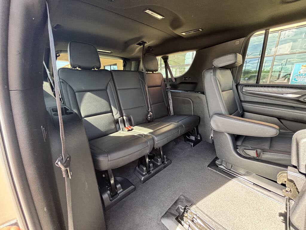 Spacious 2021 GMC Yukon XL Denali 4WD SUV