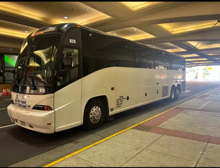 2004 MCI J4500 Motorcoach