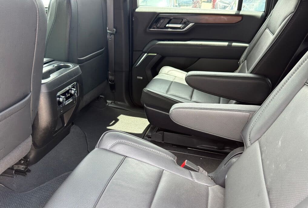 2025 GMC Yukon XL Denali SUV with 420-HP V8 Engine