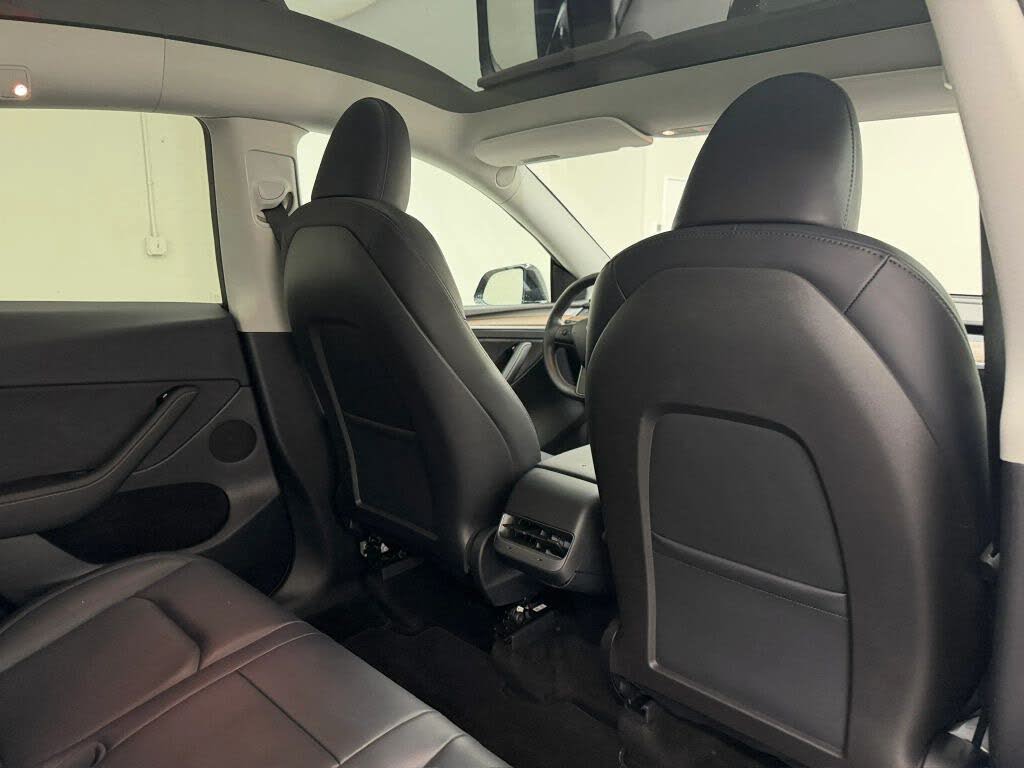Modern Electric SUV: 2025 Tesla Model Y Long Range RWD