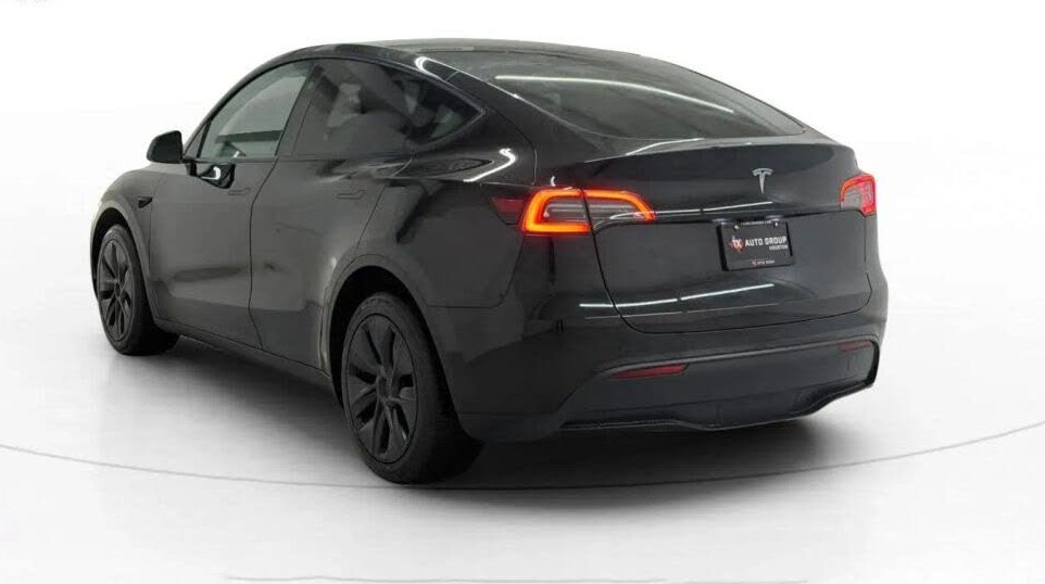 Modern Electric SUV: 2025 Tesla Model Y Long Range RWD
