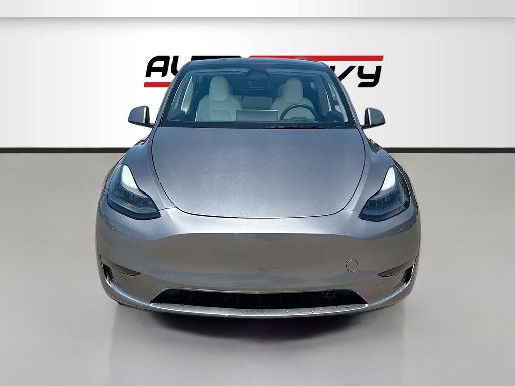 Premium Electric SUV: 2025 Tesla Model Y Long Range RWD