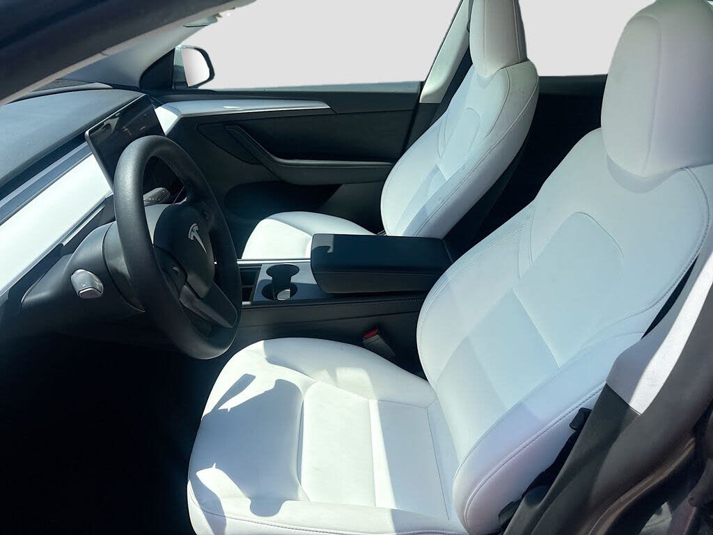 Premium Electric SUV: 2025 Tesla Model Y Long Range RWD