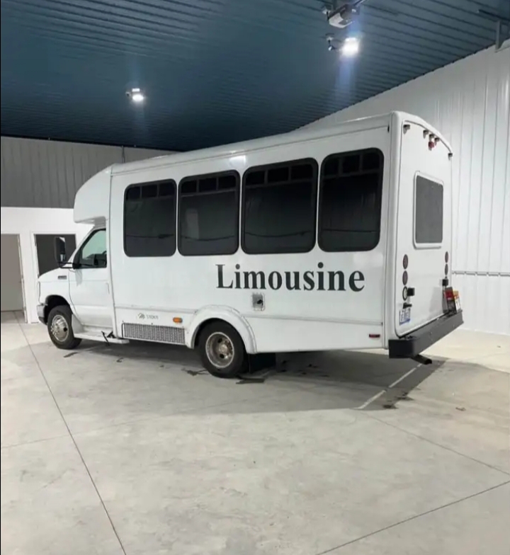 2012 Ford E-350 Party Bus