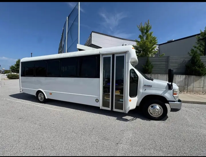 2015 Ford E-450 Shuttle Bus
