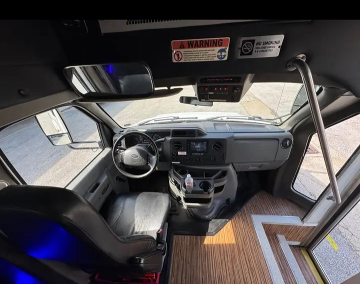2015 Ford E-450 Shuttle Bus
