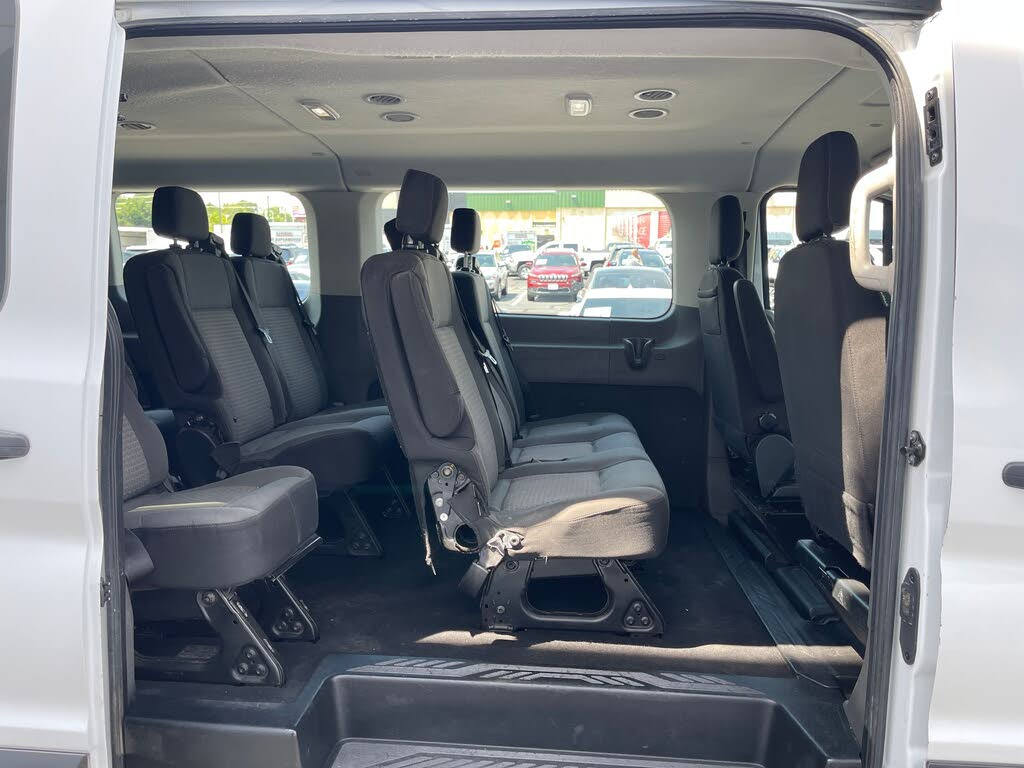 Premium Passenger Van : 2022 Ford Transit 350 XLT