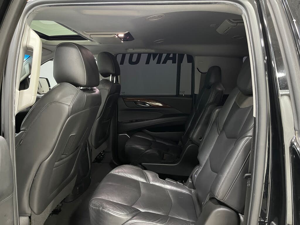 Luxury SUV : 2019 Cadillac Escalade ESV 4WD