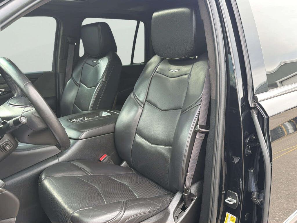 Luxury SUV : 2017 Cadillac Escalade Platinum