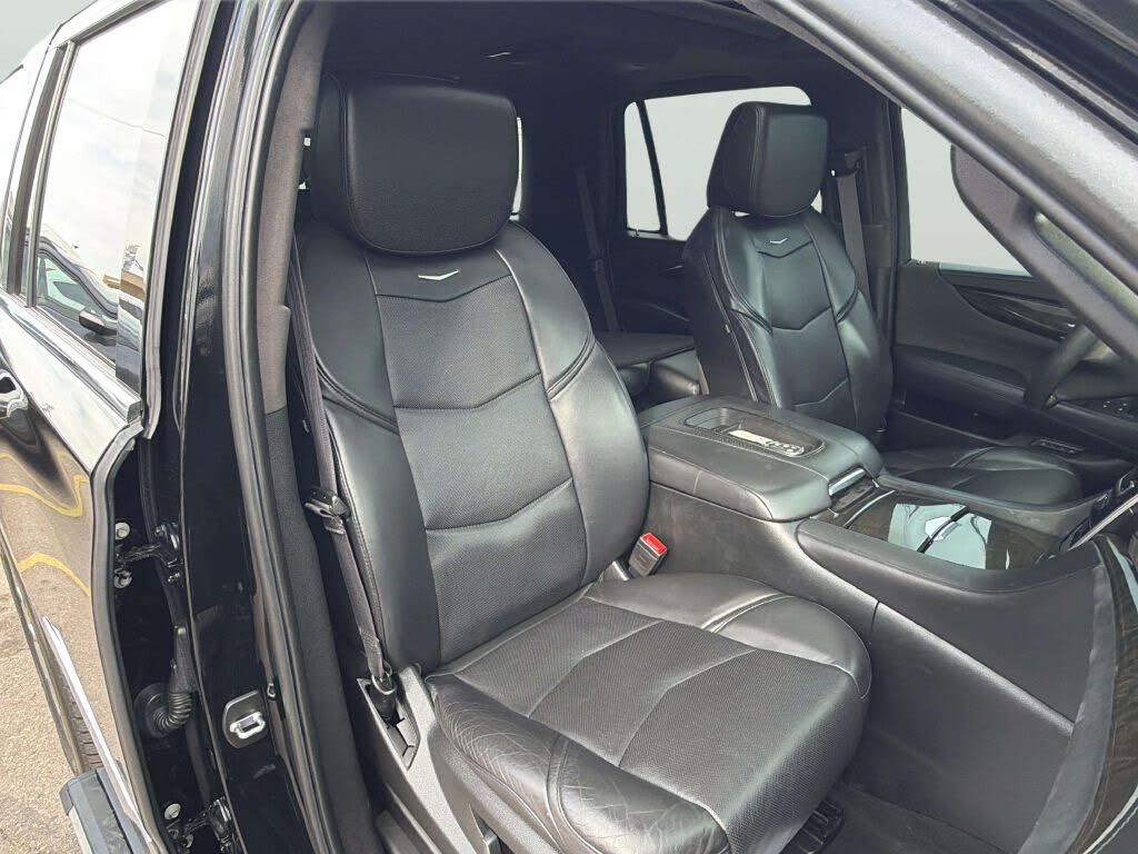 Luxury SUV : 2017 Cadillac Escalade Platinum