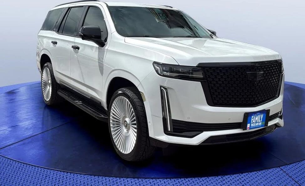 Premium V8 Performance – 2023 Cadillac Escalade 4WD SUV