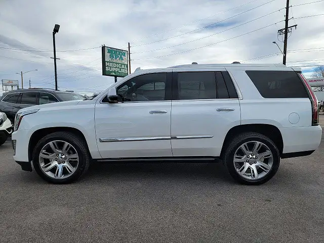 Luxury SUV: 2016 Cadillac Escalade Premium 4WD