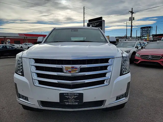 Luxury SUV: 2016 Cadillac Escalade Premium 4WD
