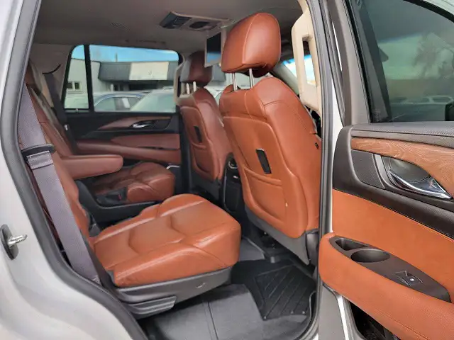 Luxury SUV: 2016 Cadillac Escalade Premium 4WD