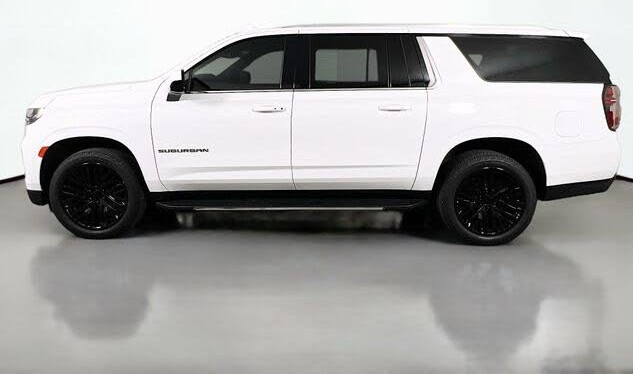 Premium SUV: 2022 Chevrolet Suburban LT 4WD