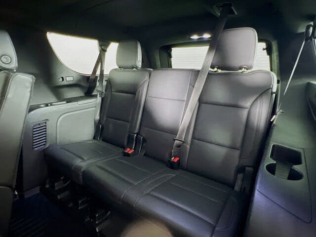 Premium SUV: 2022 Chevrolet Suburban LT 4WD
