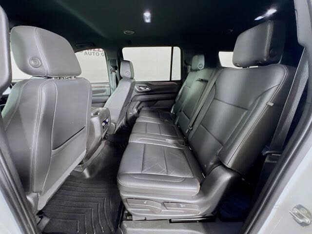 Premium SUV: 2022 Chevrolet Suburban LT 4WD