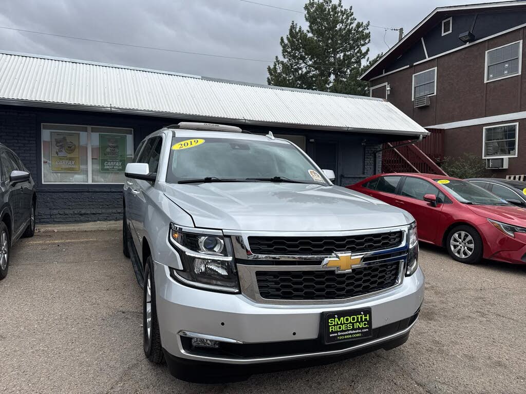 Premium SUV: 2019 Chevrolet Suburban LT 4WD