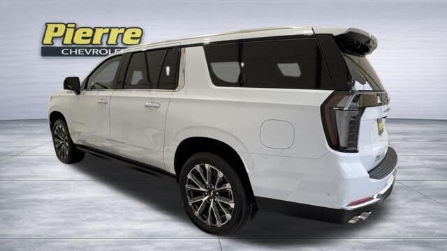 2026 Chevrolet Suburban High Country 4WD – Luxury SUV