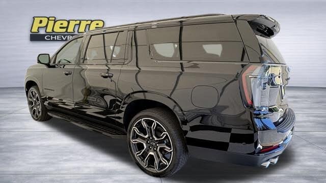 2026 Chevrolet Suburban RST 4WD – Diesel Luxury SUV