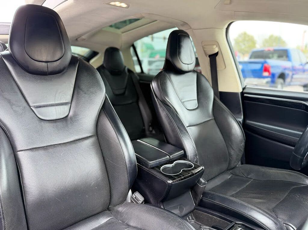 2016 Tesla Model X 75D AWD – Spacious and Efficient SUV