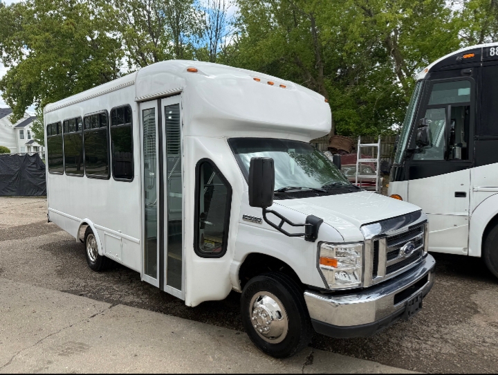 2017 Ford E-350 Shuttle Bus