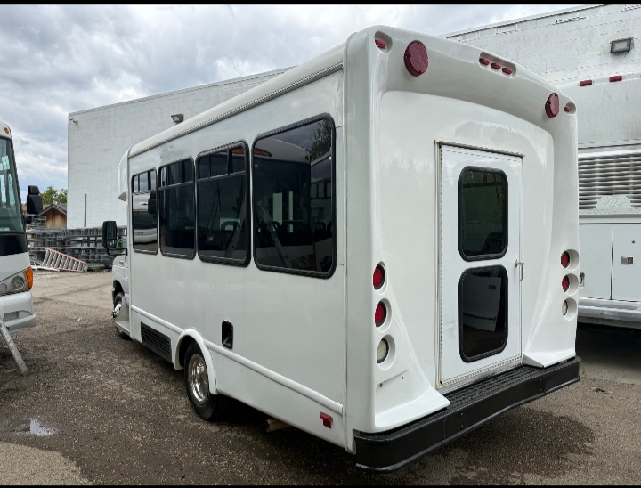 2017 Ford E-350 Shuttle Bus