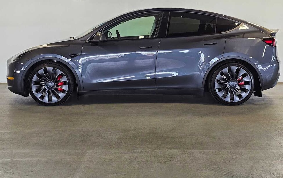 Electric SUV: 2023 Tesla Model Y Performance AWD