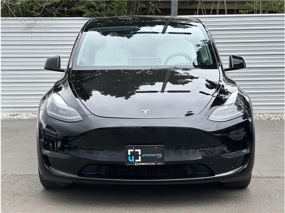 Premium 2023 Tesla Model Y Long Range AWD SUV