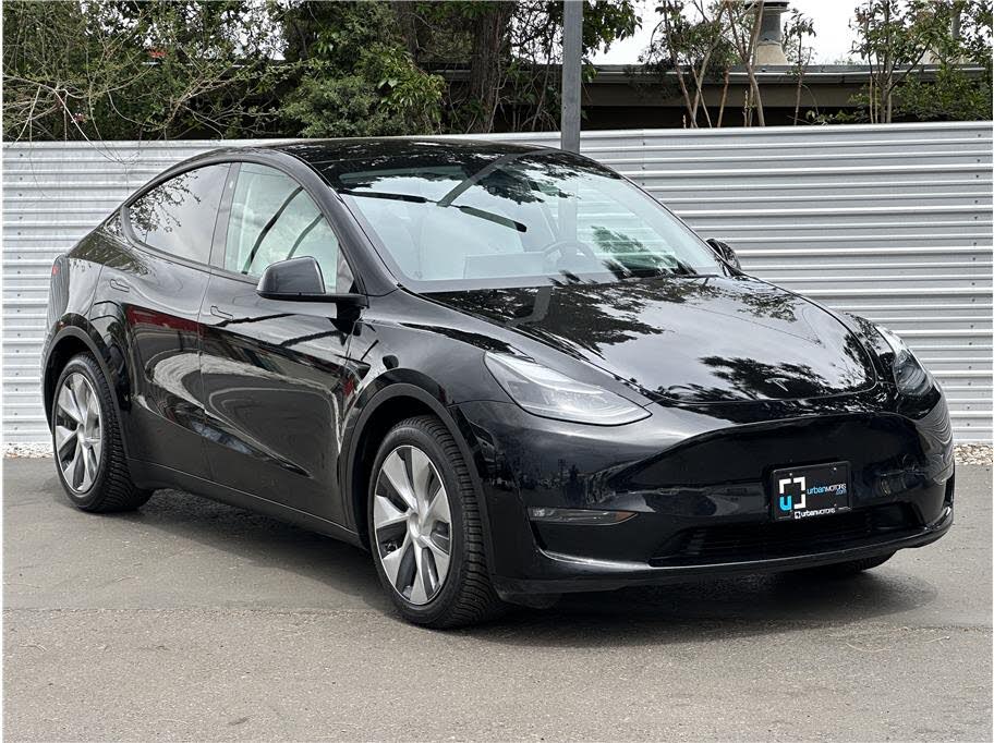 Premium 2023 Tesla Model Y Long Range AWD SUV