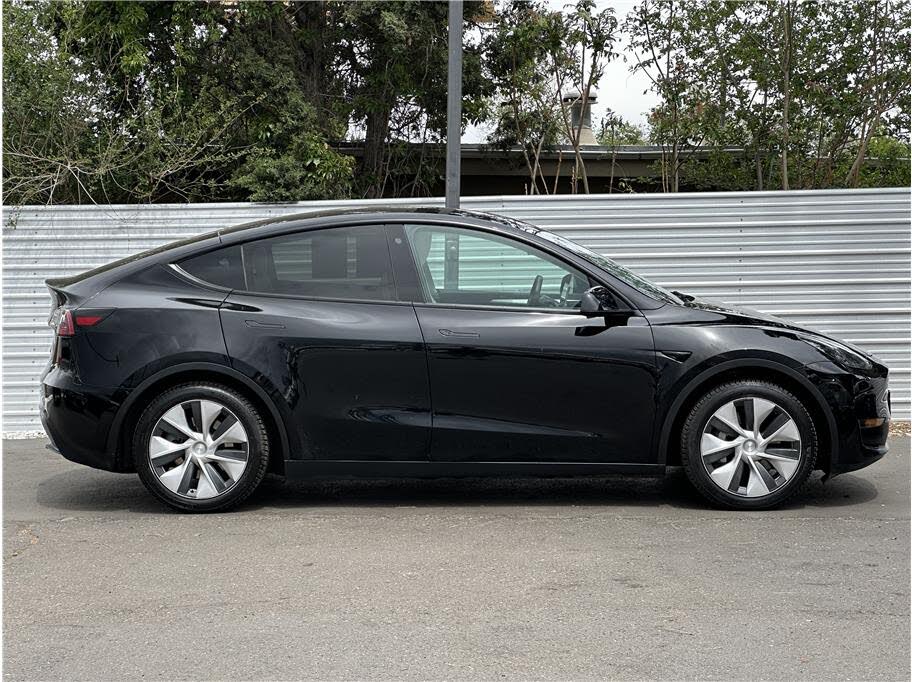 Premium 2023 Tesla Model Y Long Range AWD SUV