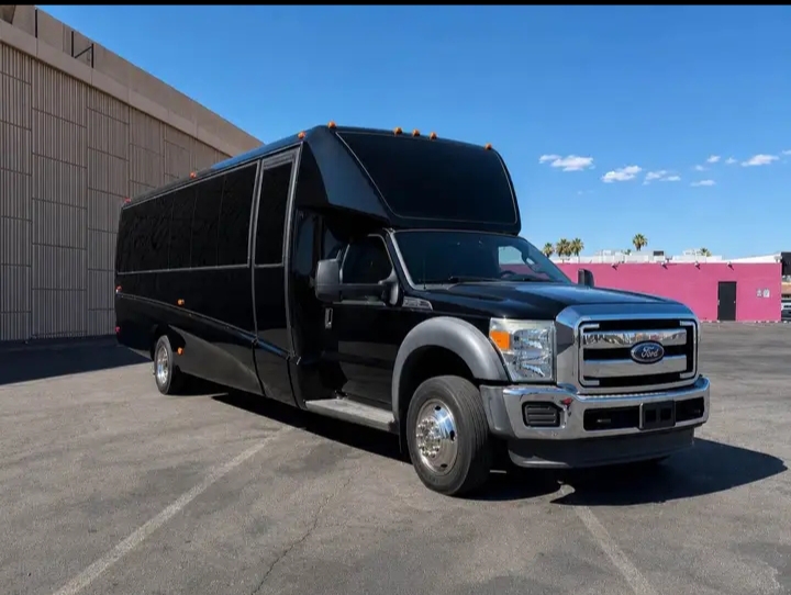 2015 Ford F-550 Limo Bus