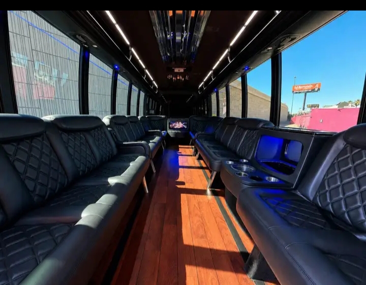 2015 Ford F-550 Limo Bus