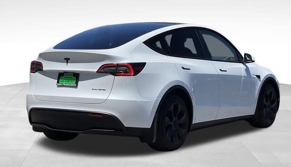 2024 Tesla Model Y Long Range AWD – Low Mileage SUV