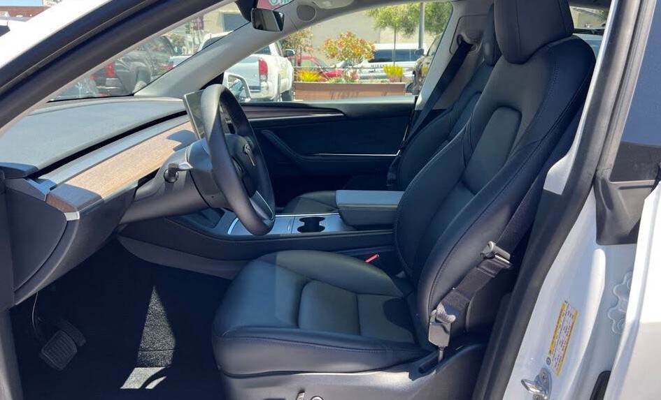 2024 Tesla Model Y Long Range AWD – Low Mileage SUV